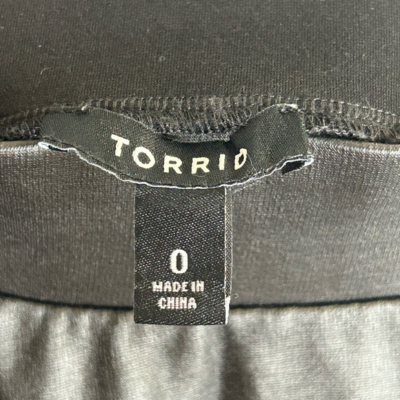 Torrid Black Faux Leather Skater Skirt Size XL/1X Goth Vampire 90s Punk Dark EUC - Picture 9 of 12